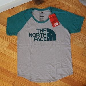 The North Face tee size M